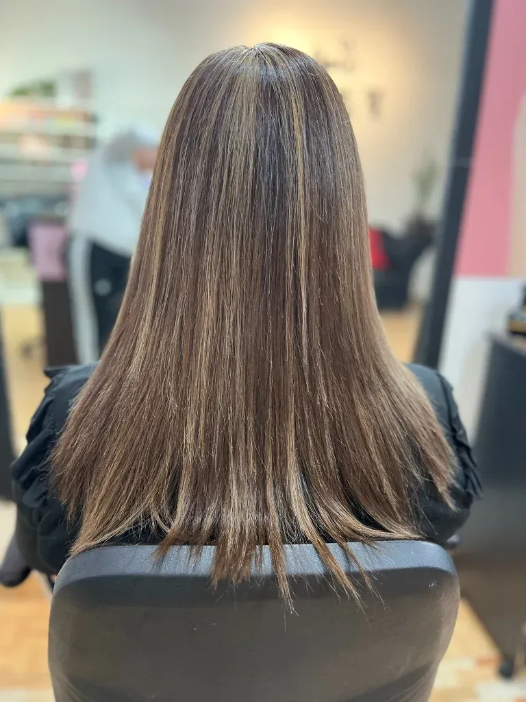 Mechas babylights delicadas en pelo lacio