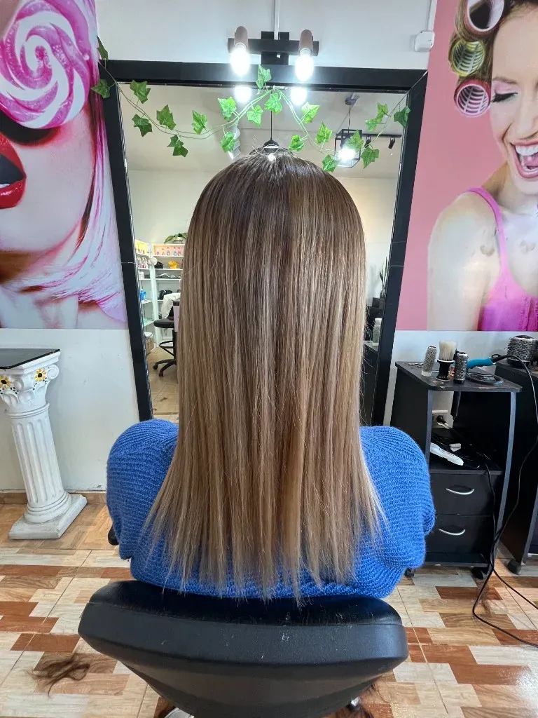 Balayage suave tono miel para morochas en Salón Faby San Juan