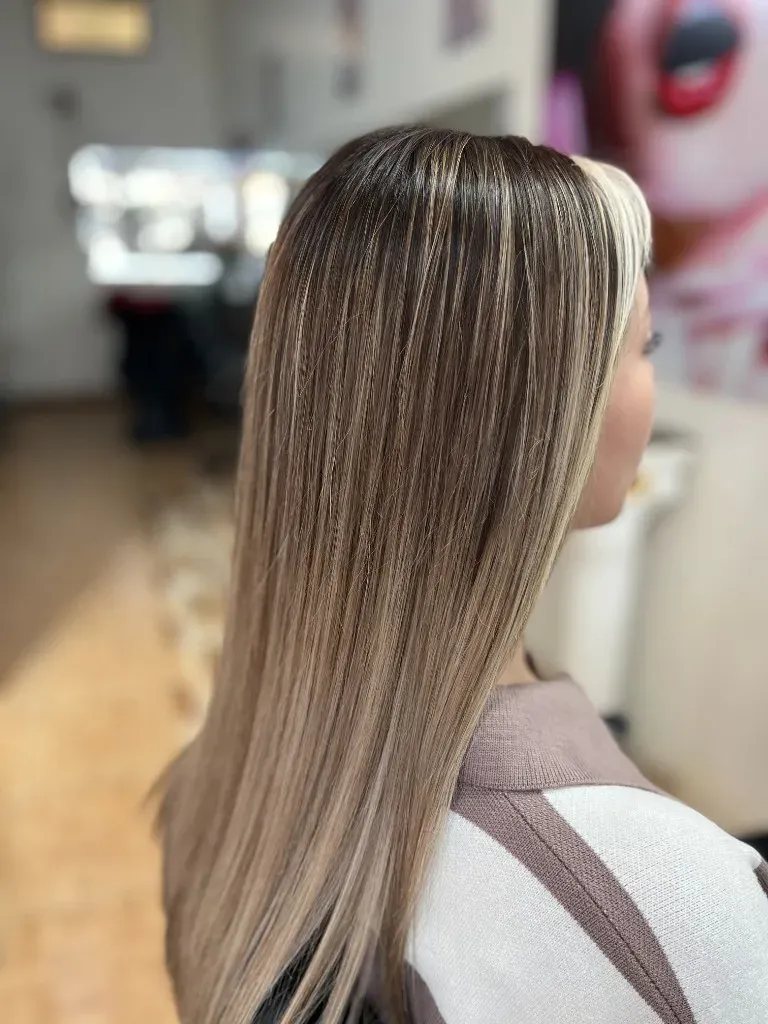 Mechas iluminadas con técnica contouring en Salón Faby